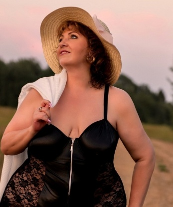 Искренняя, открытая и страстная провокаторша ищет приключений. Готова порадовать тебя своим телом и душой. Звони и давай сделаем это вместе! 322, 45 лет