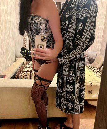 Страстная брюнетка приглашает к себе в гости. Готова окунуть тебя в мир наслаждения и удовольствия. Позволь себе немного роскоши! 7519, 33 года